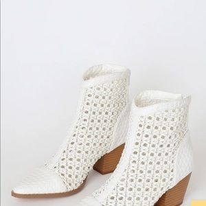 Coconuts by Matisse caught up booties in white!